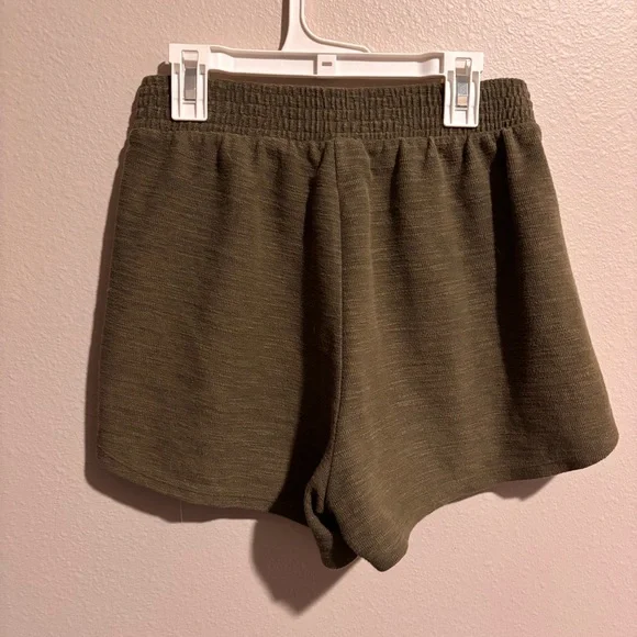 Women’s Olive Knit Pull-On Shorts Old Navy XS - Picture 3 of 3